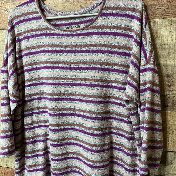 Torrid 3/4 Sleeve Crew Neck Super Soft Plush Top Purple Multi Stripe Size 2 - Picture 5 of 12